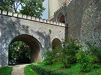 most ke vstupn&iacute; br&aacute;n�