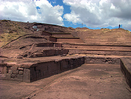 zbytky 16m vysok&eacute; pyramidy Akapana